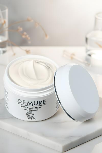 Demure Porcelain Mask (Porselen Maske)